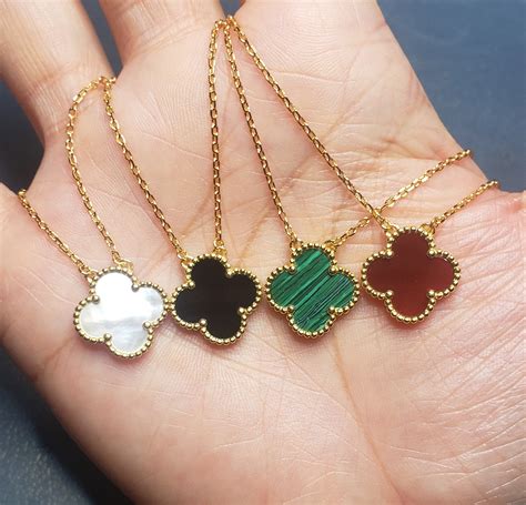 Charms Clovers Brabet