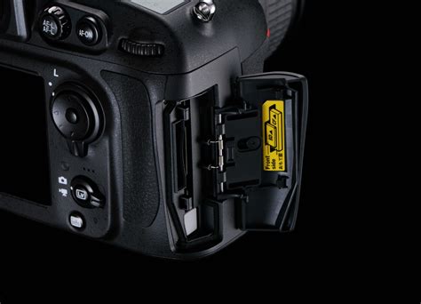 Nikon D800 Slots