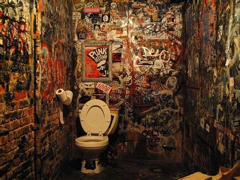 Punk Toilet Bet365