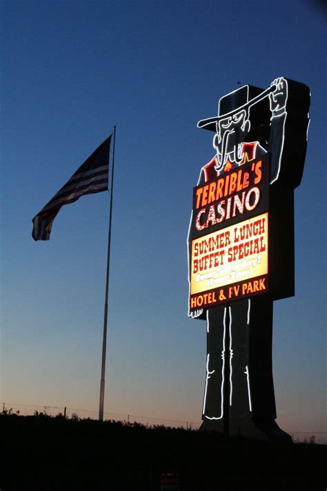 Terrivel S A Beira Do Lago De Casino Parque De Estacionamento Osceola Iowa