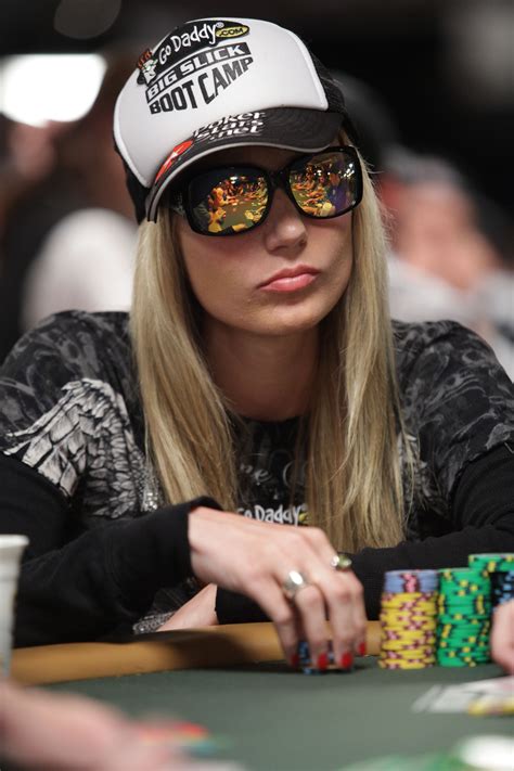 Vanessa Rousso Poker Morta